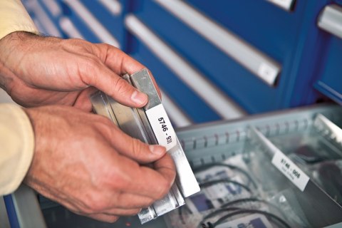 Taśma poliestrowa RHINO trwała 24mm czarna na białym 1734523 DYMO (X) SALE